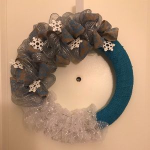 Holiday wreath